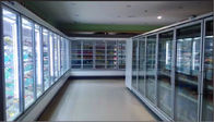 Εμπορικός περίπατος υπεραγορών πορτών γυαλιού στο πιό δροσερό ψυγείο επίδειξης γάλακτος ποτών